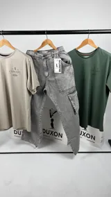 Remera color beige de algodón con estampa en el frente con la palabra "Concept" y otros textos en color marrón.