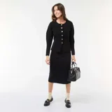 Falda midi de punto otomán en color negro, con corte recto y diseño minimalista.
