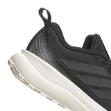 Championes Adidas Run Falcon 6 Atr color negro con suela blanca y tecnología Cloudfoam, diseñados para running y actividades deportivas.