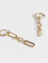 Aros colgantes dorados de acero quirúrgico, con eslabones rectangulares.