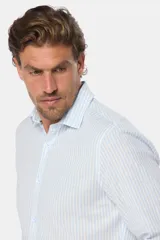Camisa de manga larga con rayas verticales color beige y blanco, corte slim fit y botones personalizados.