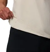 Remera de senderismo Columbia Titanium Diamond Peak, color gris claro, de manga corta, con tecnología de enfriamiento Omni-Freeze y protección solar. Presenta detalle reflectante y logo estampado en la espalda.