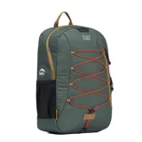 Mochila de senderismo Caterpillar modelo Himalayas Hiking Bac, color verde eucalipto, confeccionada en tejido ripstop de poliéster hexagonal antidesgarro. Presenta cordón elástico delantero de color naranja para almacenamiento adicional, ribetes en color marrón claro y bolsillo lateral de malla negra. Incluye parche de Hypalon en la parte delantera y etiqueta tejida con el logo "Urban Mountain".