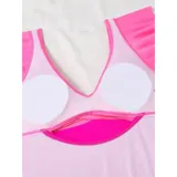 Malla enteriza color negro con diseño cruzado en el frente, detalle de volados en los hombros y abertura central. Presenta laterales fruncidos con efecto control de abdomen y copas desmontables.