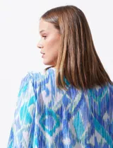 Blusa de gasa bambula estampada marca Ruby Rd, con cuello redondo y escote en V con lazo de ajuste, manga ¾ amplia.