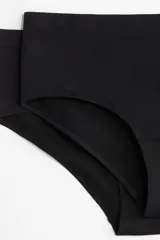 Pack de dos bombachas tipo hipster de tiro medio, confeccionadas con tecnología seamless para reducir las costuras y brindar mayor comodidad.