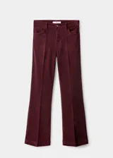 Pantalón de pana estilo flare con tiro medio, cierre de botón y cremallera, trabillas para cinturón y diseño de cinco bolsillos.