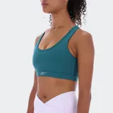 Top deportivo Reebok de tirantes anchos y escote redondo, color verde azulado oscuro. Presenta un pequeño logo de Reebok en el centro inferior del busto.