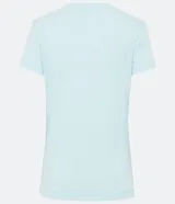 Remera azul de algodón con cuello en V y bolsillo en el pecho.