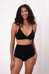 Culotte negro de algodón con doble tela y diseño sin elásticos.