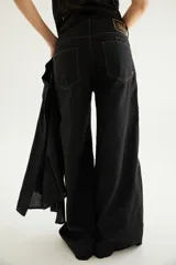 Pantalón wide leg de tiro medio con bolsillos delanteros y traseros, confeccionado en mezcla de lino y algodón.