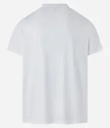 Remera deportiva de hombre con tecnología Dry, cuello redondo y mangas cortas. Presenta un diseño con estampa sutil tipo heat print y detalles de líneas en los hombros.