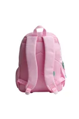 Mochila escolar color lila con detalles en rosa fucsia. Presenta dos bolsillos frontales con cierres y tiradores de cordón. En el bolsillo derecho tiene un estampado con texto en cursiva que dice "love yourself". Tiene un parche con el logo de la marca en la parte superior central.