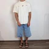 Remera negra de corte regular con estampado blanco en la espalda que incluye un diseño ovalado con espirales, la palabra "BREATHEfast" y la frase "Feel the Vcp Concept Drift".