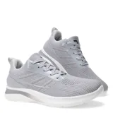 Championes deportivos de tejido de punto en color gris claro, con cierre de cordones y suela blanca con detalles en gris.