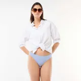 Braguita de bikini de corte vedetina con estampado de cuadros vichy en celeste y blanco.