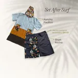 Conjunto de playa compuesto por un poncho con capucha de manga corta y un short de baño. El poncho presenta un diseño tricolor en bloques (celeste, mostaza y marrón) con detalles estampados tropicales en la capucha y bolsillos. El short es de color gris oscuro con un panel lateral estampado con motivos náuticos.
