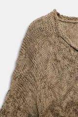 Jersey de punto color tostado con cuello redondo y mangas por debajo del codo, confeccionado con un diseño de tejido con efecto arrugado y corte holgado.