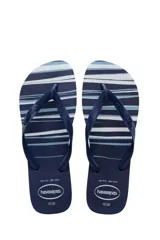 Chancletas Havaianas modelo Top Basic, de color azul marino con diseño de rayas horizontales en tonos azules y blancos en la parte superior de la suela, y tiras texturizadas.