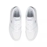 Championes Lacoste modelo Court Ace 225, de diseño urbano y minimalista en color blanco. Presentan el icónico logo del cocodrilo bordado en el lateral y detalle en azul marino en el talón.