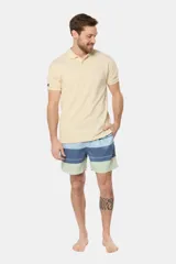 Short de baño de microfibra con rayas horizontales en tonos azul y celeste.