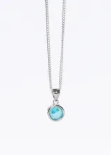 Cadena groumet de plata con dije circular con piedra turquesa.