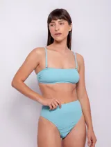 Parte inferior de bikini tiro alto color naranja, con textura de flores.