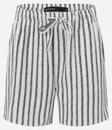 Bermuda de playa con diseño de rayas verticales, confeccionada en tejido texturizado de secado rápido. Cuenta con cintura elástica ajustable mediante cordón y bolsillos laterales.