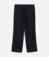 Pantalón de vestir beige de corte wide leg, con trabillas para cinto, bolsillos y diseño de sastrería.