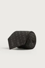 Corbata ancha de seda color marrón oscuro con pequeño estampado tipo paisley en tonos celestes.