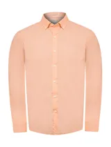 Camisa de manga larga RKF modelo Soft, color rosado pastel, confeccionada en popelina de algodón orgánico. Cuenta con cuello abotonado, cierre frontal con botones y logo bordado en el pecho.