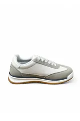 Championes deportivos Santa Barbara modelo Roam Summer, color beige y blanco con suela de goma marrón.