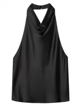 Top de cuello halter con caída satinada y espalda descubierta, confeccionado en tela fluida y liviana.
