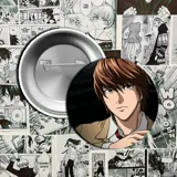 Pin metálico redondo con la imagen de Light Yagami del anime Death Note.