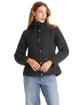 Campera capitoneada color beige con diseño de rombos, cuello alto tipo mao, cierre frontal con cremallera y solapa con botones a presión dorados. Cuenta con dos bolsillos frontales de parche con solapa y botones.