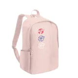 Mochila urbana color rosado con diseño minimalista. Presenta tres logos de la marca Topper apilados verticalmente en la parte frontal, en colores rojo, azul y blanco. Cuenta con correas ajustables acolchadas, asa superior y bolsillo lateral.