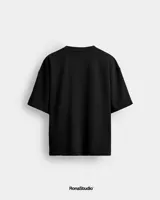 Remera negra de algodón de alto gramaje (250GR), con corte oversize y mangas amplias.