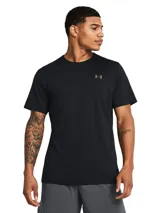 Remera deportiva Under Armour Vanish Elite Vent de manga corta, color negro, con cuello redondo y logo de la marca en el pecho. Presenta perforaciones láser estratégicas para mayor transpirabilidad y tecnología infrarroja UA RUSH™ que refleja la energía corporal.