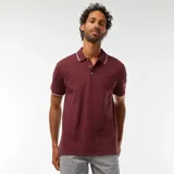 Remera polo de piqué color bordó con cuello y mangas con ribete blanco.