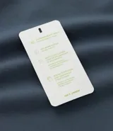 Pantalón deportivo masculino liso color negro, con ajuste elástico en la cintura y bolsillos laterales.