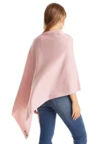 Poncho tejido de punto con diseño asimétrico y aberturas laterales para los brazos.