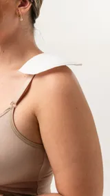 Par de hombreras desmontables blancas para colocar en tus soutiens de bretel fino.