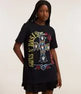 Remera negra de algodón con estampado de la banda Guns N' Roses en el frente y la espalda.