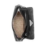 Cartera bandolera Guess modelo Holly de color negro, confeccionada en cuero sintético con estampado en relieve de logotipos de la marca. Cuenta con dos compartimentos principales con cierre superior, herrajes metálicos plateados, un bolsillo frontal con cierre y el distintivo logo triangular de la marca en la parte delantera. Incluye una correa ajustable y desmontable.