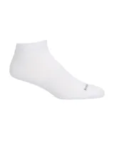 Medias cortas deportivas de color blanco, con tecnología antimicrobiano SILPURE y el logotipo de la marca impreso en el empeine.