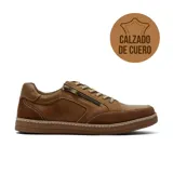 Zapato casual de cuero color marrón, con diseño de paneles combinados en cuero liso y gamuza. Presenta cierre lateral decorativo, cordones al tono y suela de goma con costuras visibles.