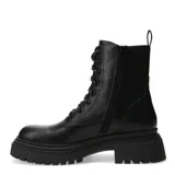Botas tipo borceguí de caña media, color negro, con cierre de cordones frontal y suela track robusta con plataforma.