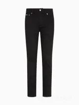 Pantalón de jean negro, corte slim fit, con cierre de botón y cremallera, diseño de cinco bolsillos, herrajes metálicos con logo y parche en la cintura trasera.