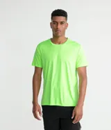Remera deportiva básica de malla color verde flúor, de manga corta y tecnología Get Dry.