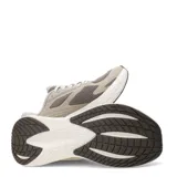 Championes Puma Maxstride Lite Ls Sliptech de hombre, en tonos beige y marrón con suela chunky blanca y detalles en marrón oscuro.